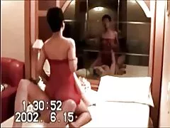 Milf קוריאני בוגדת בעלה עם החבר הלבן