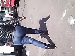בוגר ג'ינס צמוד