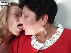 כיף סרטים לסביות סבתא חרמנית